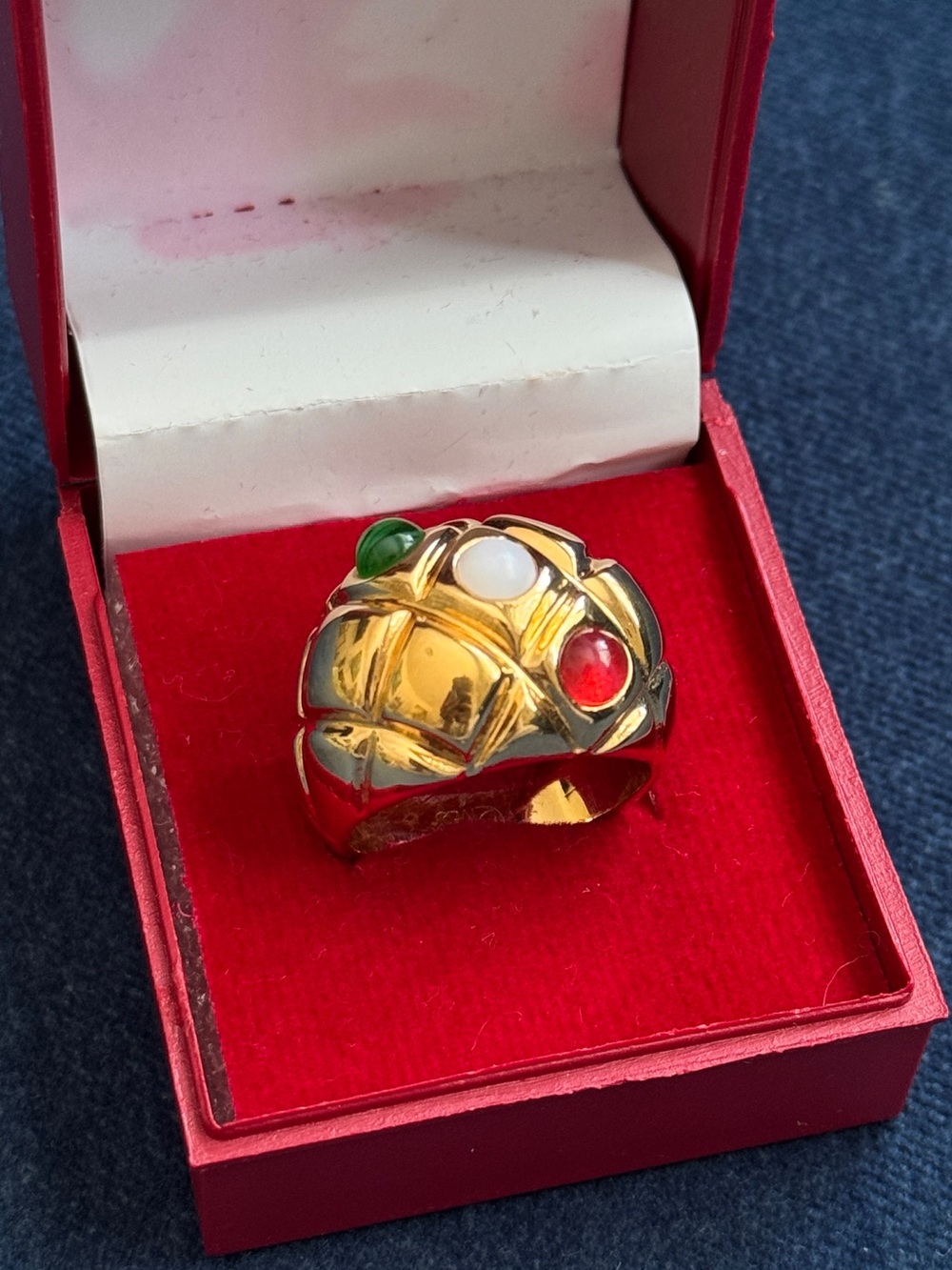 vintage Joan Rivers quilted gold-tone dome ring size 10